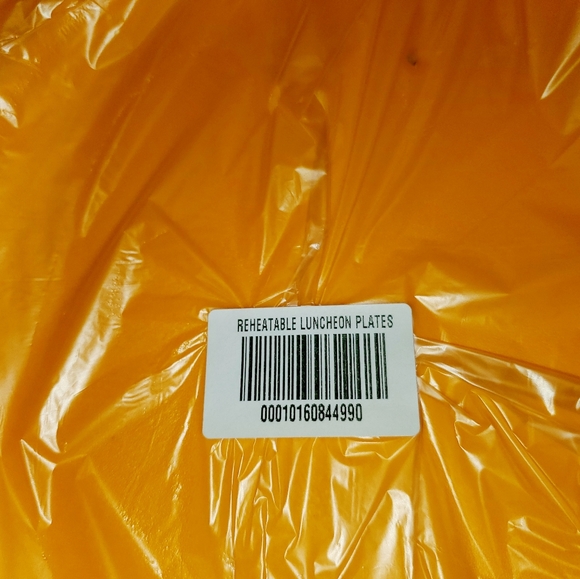 Tupperware Reheatable Luncheon Plates - Picture 3 of 3